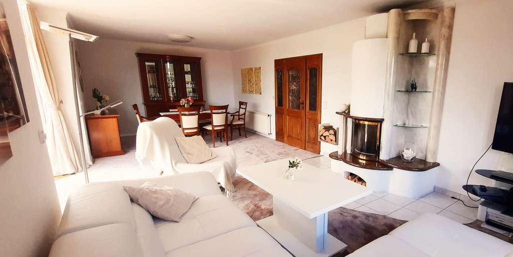 Immobilie in Dingelstädt - Großzügiges Familienhaus mit Garten, Weitblick & separatem Wohnbereich - provisionsfrei - Bild 1