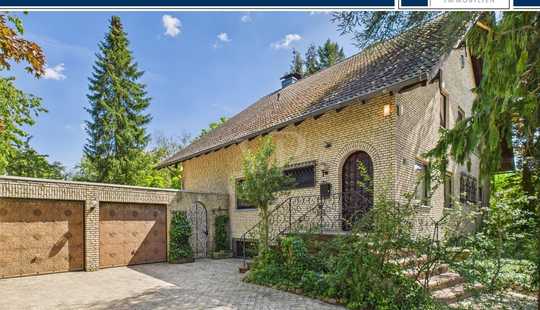 Bild von Beeindruckende Villa am See