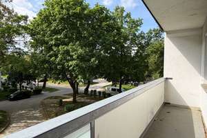 Single-Apartment mit Wannenbad und Balkon - nur für EINE Person! – Kastanienallee 116, 12627 Hellersdorf, Berlin – Vorschaubild 2