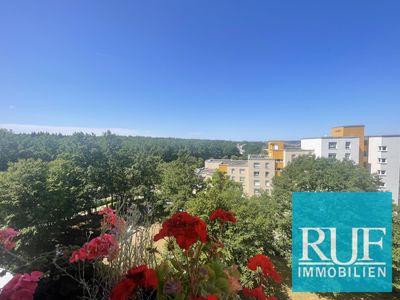 Attraktive Wohnung mit Fernblick, Einzelgarage und Aufzug.
