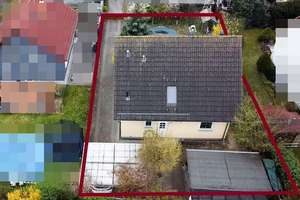 Sonniges Einfamilienhaus mit Pool in zweiter Reihe! – Die vollständige Adresse der Immobilie erhältst du vom Anbieter., 12524 Altglienicke, Berlin – Vorschaubild 2