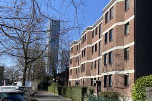 Kleinere, modernisierte 2-Zimmer-Wohnung mit West-Loggia in gepflegtem Haus in Mörsenbroich