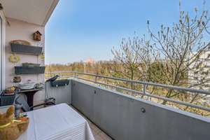 Attraktive, vermietete 2,5 Zimmerwohnung mit Stellplatz und Loggia in zentraler Lage von Darmstadt – Die vollständige Adresse der Immobilie erhältst du vom Anbieter., 64287 Darmstadt-Nord, Darmstadt – Vorschaubild 3