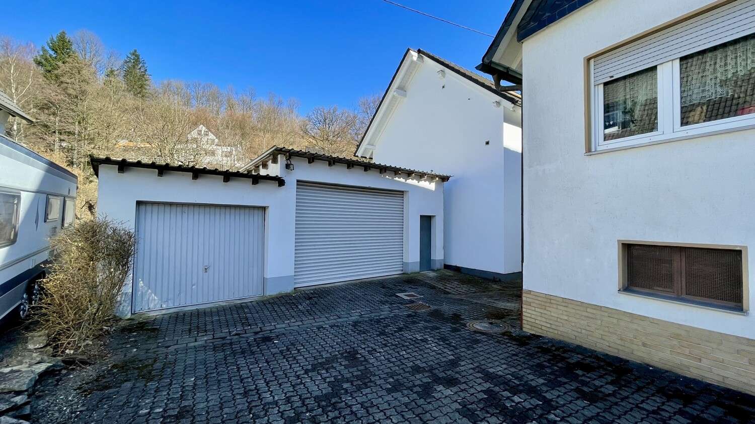 Große, einseitig angebaute Doppelhaushälfte, Olpe Kreis – Bild 3