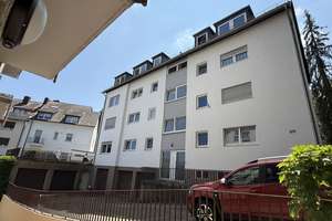 Helle Dachgeschosswohnung mit Balkon in Alt Saarbrücken