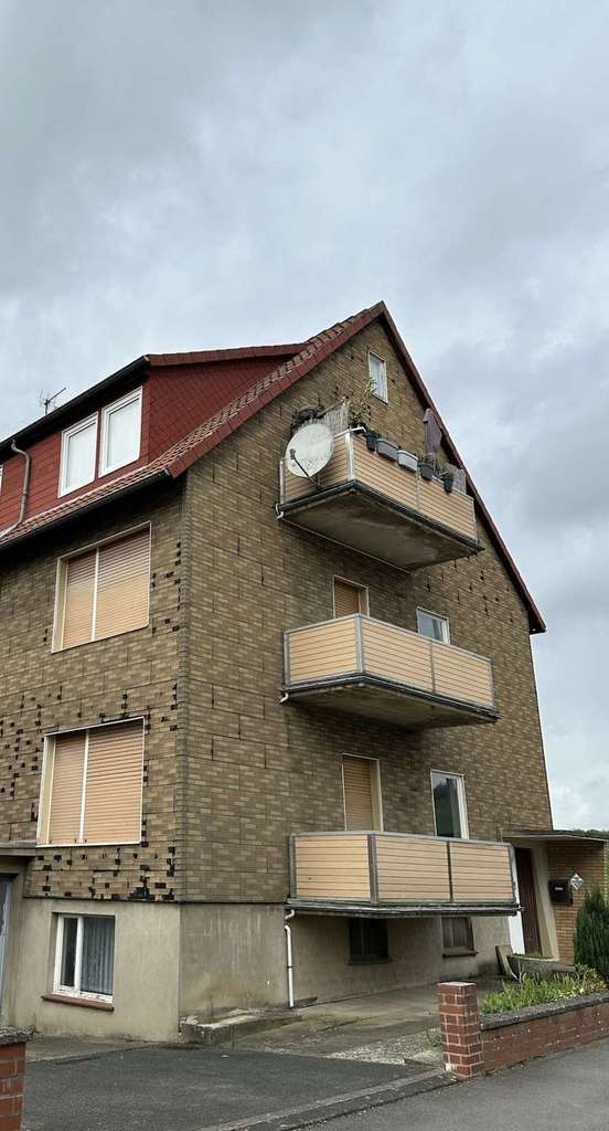 Immobilie in Freden (Leine) - Mehrfamilienhaus mit 3 Wohnungen bei Alfeld -Mietrendite 8% - Bild 0