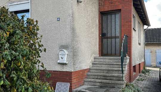 Bild von Einfamilienhaus in ruhiger Dorflage mit großem Grundstück Garage und Stallungen