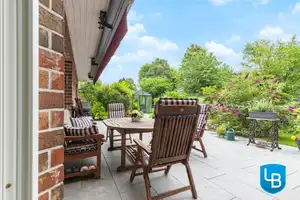 Ihr energieeffizientes, modernes Zuhause mit Einliegerwohnung, großem Garten und überdachtem Pool – Hamburg – Vorschaubild 8