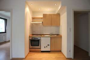 SOUTTERRAINWOHNUNG: SANIERTES BAD, BALKON MIT GARTENBLICK, EINBAUKÜCHE – Butzbacher Weg 10, 40229 Eller, Düsseldorf – Vorschaubild 4