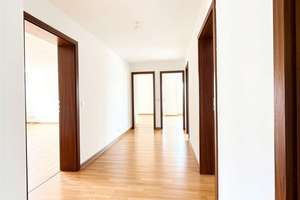 Großzügige 4,5 Zimmer, sonnige Balkone und herrliche Aussicht - Ihr neues Zuhause in Leonberg-Ramtel – Die vollständige Adresse der Immobilie erhältst du vom Anbieter., 71229 Leonberg – Vorschaubild 8