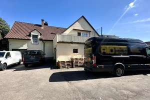 Attraktives Wohn- und Lagergebäude mit 3 Garagen im Zentrum von Stuttgart-Zuffenhausen!