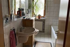 Für Selbstrenovierer: ruhige 2,5-Zimmer-DG-Galerie-Wohnung mit Sonnenbalkon in Altenfurt – Wittelsbacherstraße 23, 90475 Altenfurt, Moorenbrunn, Nürnberg – Vorschaubild 11
