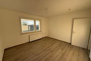 "Mir tanzt keiner auf dem Kopf rum"- Super 3-Zimmer-Wohnung im 4. OG – Wohnen mit Grünblick – Hölderlinstraße 7, 47226 Rheinhausen-Mitte, Duisburg – Vorschaubild 8