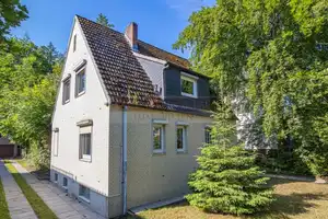 RESERVIERT - Weitläufiges Grundstück mit Hausbestand im Erhaltungsgebiet von Blankenese – Hamburg – Vorschaubild 1