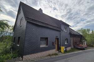 Ländliches Anwesen mit Scheune, Garage und 2700 m2 Garten – Die vollständige Adresse der Immobilie erhältst du vom Anbieter., 96349 Steinwiesen – Vorschaubild 2