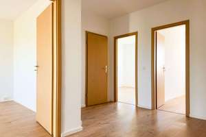 bezugsfrei: ruhige Lage | Südostbalkon | Aufzug | Fernwärme | Blick ins Grüne – Die vollständige Adresse der Immobilie erhältst du vom Anbieter., 4329 Heiterblick, Leipzig – Vorschaubild 4