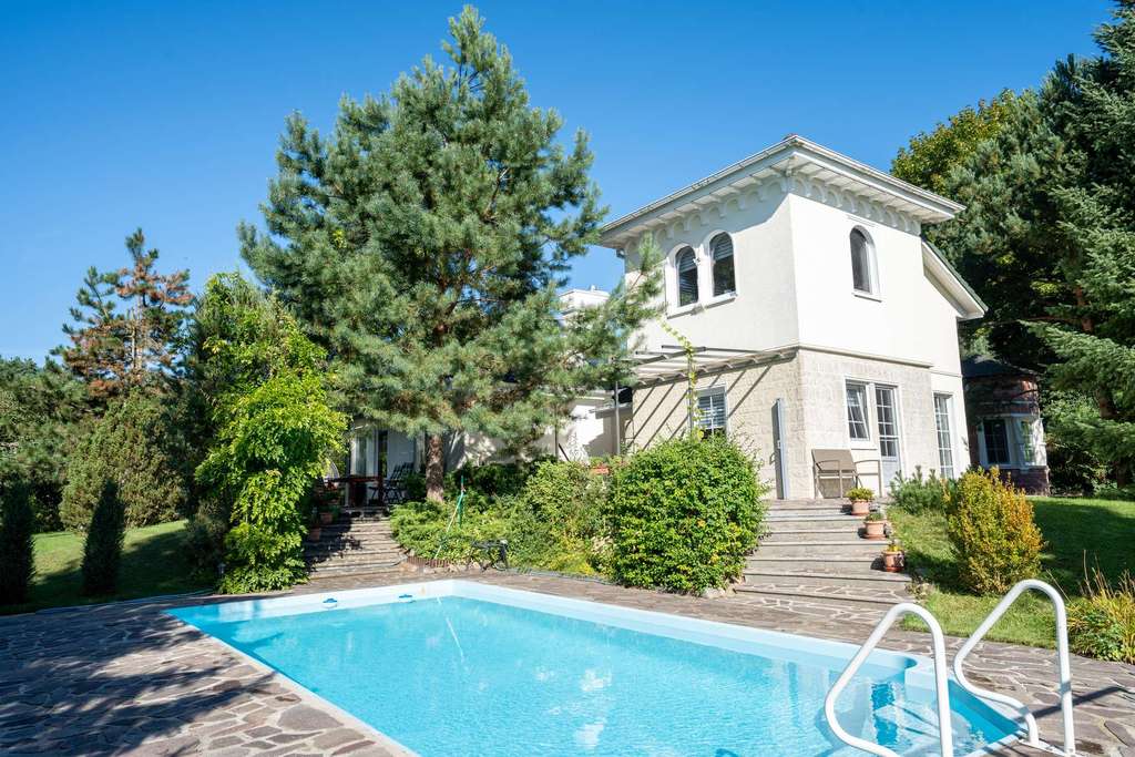 Immobilie in Großwoltersdorf - Mediterrane Villa in Seenähe - Stilvolles Wohnen auf großen Grundstück mit Pool - Bild 0