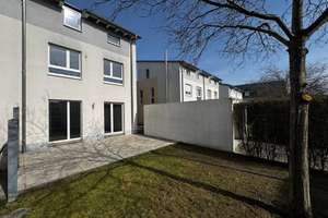 PET FRIENDLY 2011 DUPLEX HOUSE! 
approx. 166 m², 4.5-Room, 3.5-Bed, 2.25-Bath, Garage and Parking – Die vollständige Adresse der Immobilie erhältst du vom Anbieter., 65205 Erbenheim, Wiesbaden – Vorschaubild 1