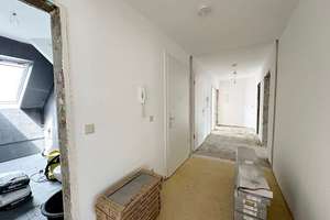 "Frisch sanierte 5-Raum-DGWohnung mit 2 Bädern, 2 Balkonen und Einbauküche" – Jahnstraße 48, 9126 Lutherviertel, Chemnitz – Vorschaubild 3