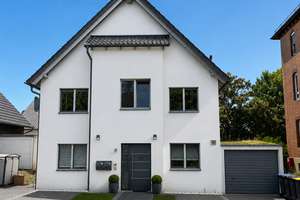 Charmantes 2-Familienhaus mit Gartenfläche & zusätzlichem Entwicklungspotenzial