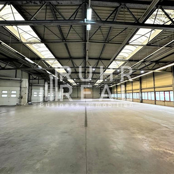 Moderne Logistikhalle | Rampenanlieferung | Helle Büros | RUHR REAL