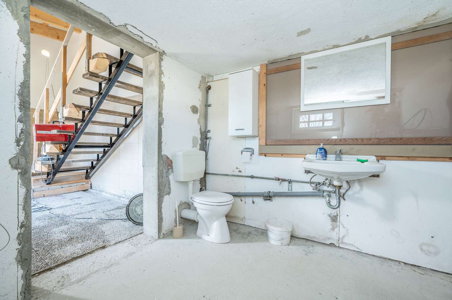 Immobilie in Kirchham - Hochwertiger Rohbau
Einfamilienhaus mit Einliegerwohnung
voll unterkellert mit Nebengebäude - Bild 1