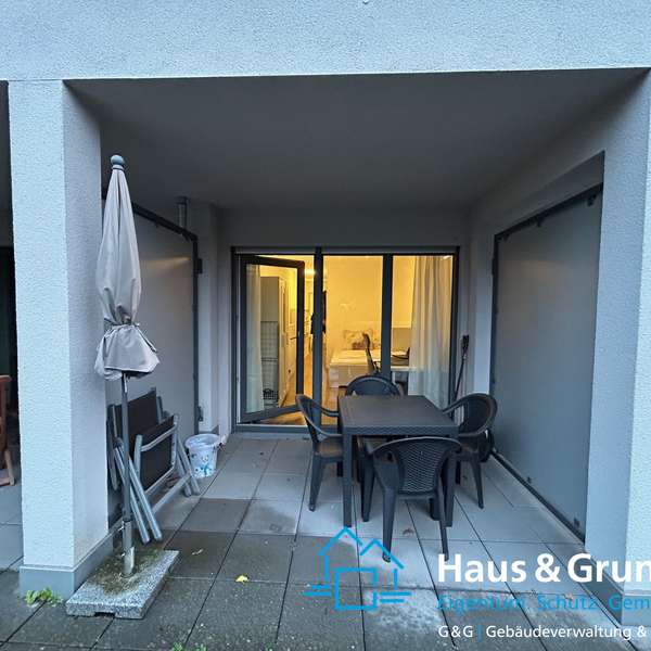 *** charmante, helle 1-Zimmer-Wohnung mit Loggia, Einbauküche in begehrter Lage ***