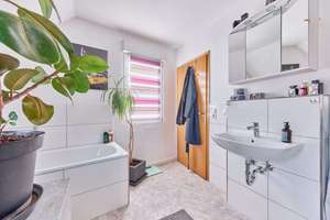 Modernisiertes EFH mit Einliegerwohnung auf großem Grundstück mit Nachverdichtungspotential – Germersheimer Straße 85, 67354 Römerberg – Vorschaubild 13