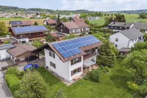 Großzügiges Haus mit vielseitigen Nutzungsmöglichkeiten und großem Garten in ruhiger Lage – Rosenheim (Kreis) – Vorschaubild 1