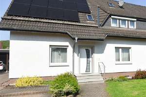 Gepflegte Doppelhaushälfte als Zweifamilienhaus in zentraler Lage von Bad Driburg! – Die vollständige Adresse der Immobilie erhältst du vom Anbieter., 33014 Bad Driburg – Vorschaubild 1