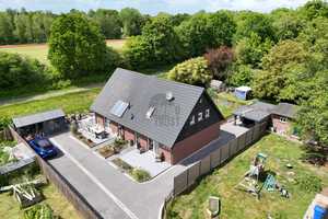 ELEGANTES RAUMWUNDER IN RUHIGER LAGE – NEUWERTIGES LUXURIÖSES TRAUMHAUS MIT TERRASSE UND GARTEN – Friesland (Kreis) – Vorschaubild 2