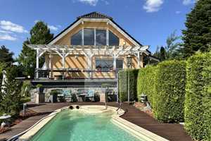 Pool-Landschaft mit Sichtschutz für Familien - PV-Anlage & viele Extras – Leipzig – Vorschaubild 1