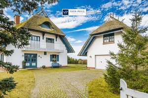 Reetgedecktes Architektenhaus auf großzügigem Grundstück | 2 Balkone, Terrasse & Sauna – Nordvorpommern (Kreis) – Vorschaubild 1