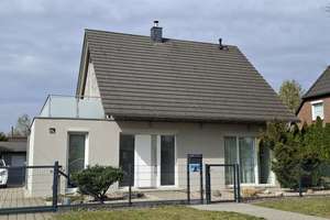 Architektenhaus in ruhiger Lage mit Pool  provisionsfrei