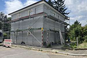 Erstbezug nach Kernsanierung: Denkmalgeschütztes freistehendes Einfamilienhaus mit Terrasse + Garten