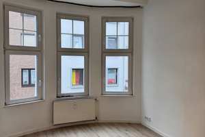 Teilrenovierte Altbauwohnung mit Balkon - guter Grundriss – Petersstrasse 25, 47798 Stadtmitte, Krefeld – Vorschaubild 1