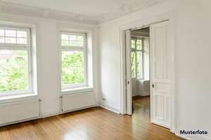 2-Zimmer-Altbau-Wohnung nebst Balkon