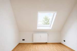 DENKMALTRAUM IM DACHGESCHOSS | Gemütliche 2-Raum-Wohnung mit Balkon in städtischer Lage – 4159 Möckern, Leipzig – Vorschaubild 12