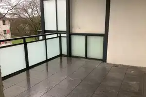 Renovierte 4-Zimmer-Wohnung mit großem Balkon! – Schlesische Str. 14, 49088 Osnabrück – Vorschaubild 4