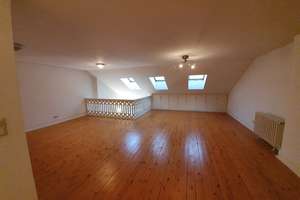 Gepflegte 3-Raum-Maisonette-Wohnung mit Balkon und Einbauküche in Bonn