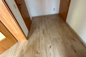 Gemütliche 2-Zimmer mit neuen Laminat und Einbauküche in guter Lage! – Glösaer Straße 28, 9131 Ebersdorf, Chemnitz – Vorschaubild 11