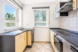Hier fühlen Sie sich wohl! Etagenwohnung mit Kamin und großem Südbalkon – Die vollständige Adresse der Immobilie erhältst du vom Anbieter., 81827 Waldtrudering, München – Vorschaubild 4