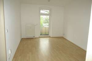 Schickes Wannenbad mit Fenster - S/O-Balkon - Stellpatz – Mosentraße 4, 9130 Sonnenberg, Chemnitz – Vorschaubild 6