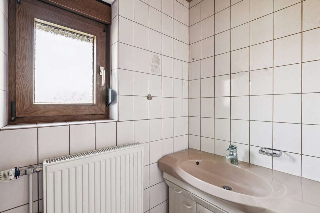 Immobilie in Höheinöd - Gepflegtes Ein-/Zweifamilienhaus mit Doppelgarage in ruhiger Lage von Höheinöd - Bild 4