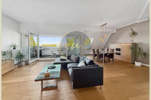 Moderne Dachgeschosswohnung mit großem und kleinen Dachbalkon sowie Aufzugsanbindung