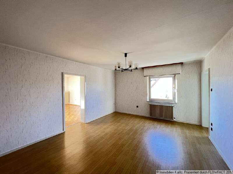 Immobilie in Waldfischbach-Burgalben - Geräumiges Einfamilienhaus, Nutzung als 2-Familienhaus möglich - Bild 1