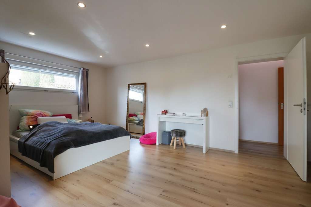 Immobilie in Satteldorf - Modernes Familienzuhause mit viel Raum für Ihre Wünsche und großzügigem Grundstück - Bild 4