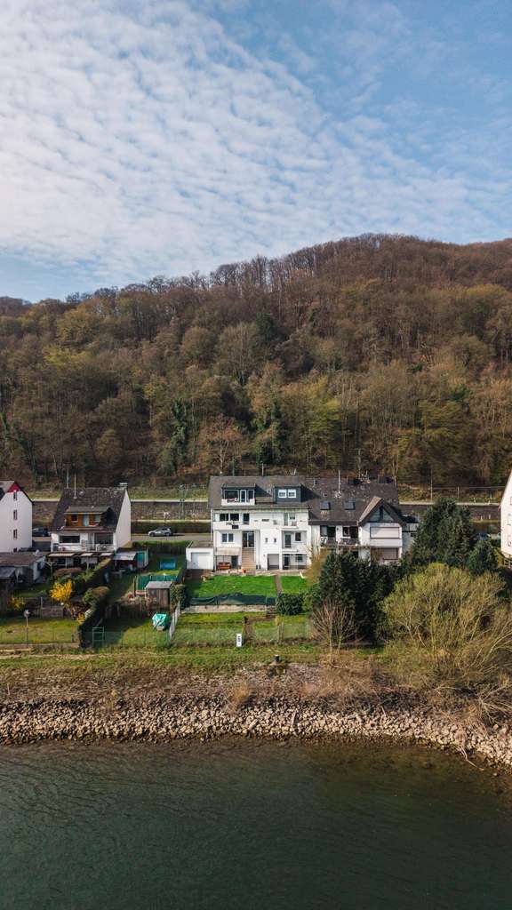 Immobilie in Koblenz - Großzügiges Zweifamilienhaus in direkter Rheinlage - Bild 0