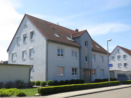 Solide Kapitalanlage: große 3 Zimmer Wohnung mit Südbalkon und Garage und Stellplatz