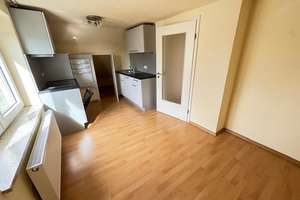 Großzügiges Wohnhaus für 3 Familien in BEST - LAGE von Weiden OST – Die vollständige Adresse der Immobilie erhältst du vom Anbieter., 92637 Weiden-Ost II, Weiden in der Oberpfalz – Vorschaubild 4